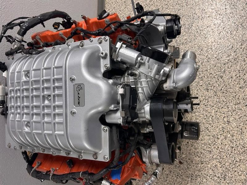 Buy Dodge HEMI Hellcat 6.2-Liter Supercharged V8 Engine for Sale - Image 2